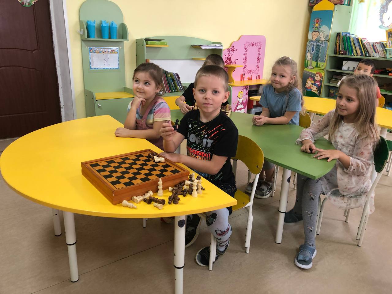 Шахматы и дети «Знакомство с шахматными фигурами»