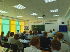 Беседа с представителем Рязанского высшего воздушно-десантного училища.