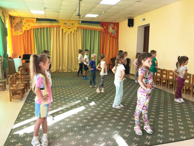 Занятие по физкультуре "Ловкие и гибкие".