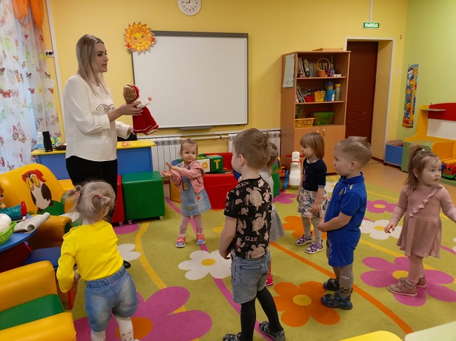 Музыкальное развлечение "Мы слепили снежный ком".