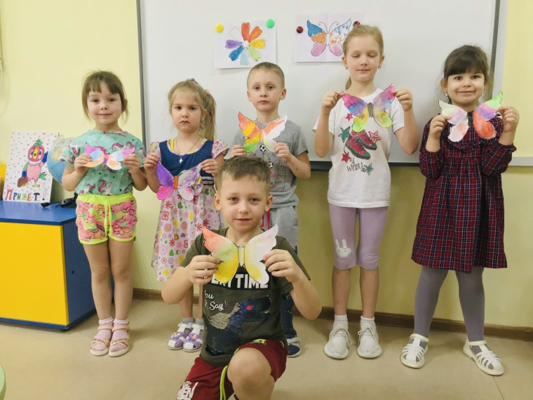 "Разноцветная страна".