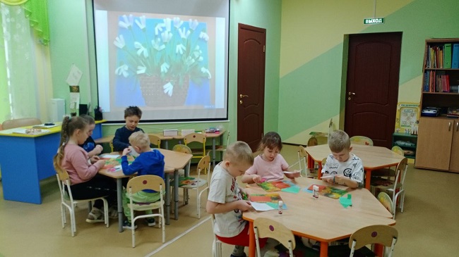 "Первые подснежники".