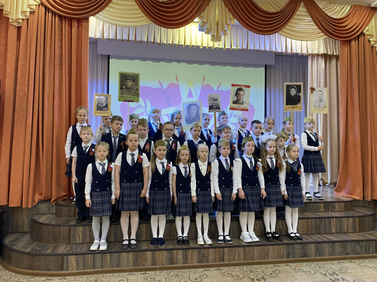 "Песни в солдатской шинели".