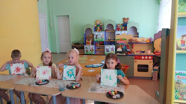 "Укрась платочек".