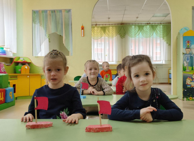 "Наша лодочка, плыви!".