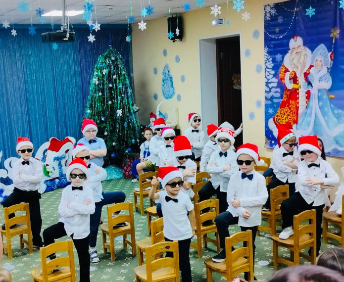 "Новогодние утренники".