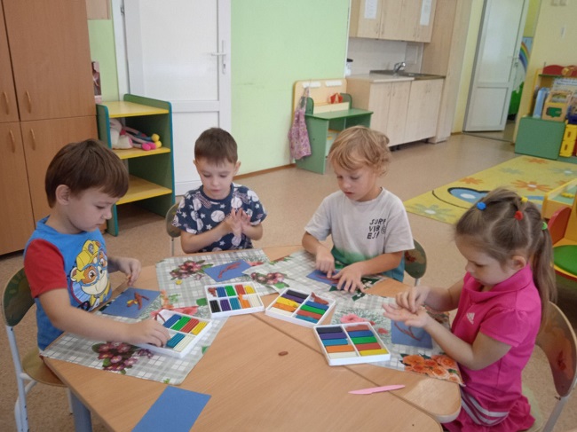 Занятие по лепке "Гроздь рябины красной".
