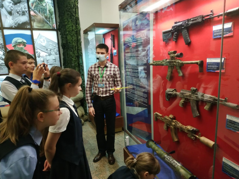 Экскурсия в музей оружия.