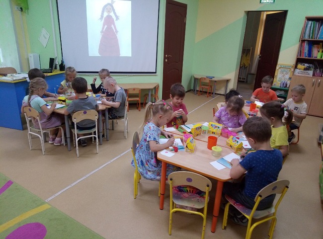 Рисование "Девочка в нарядном платье".