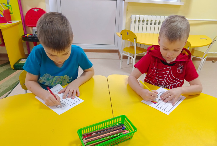 Конструирование "Катимся на санках".
