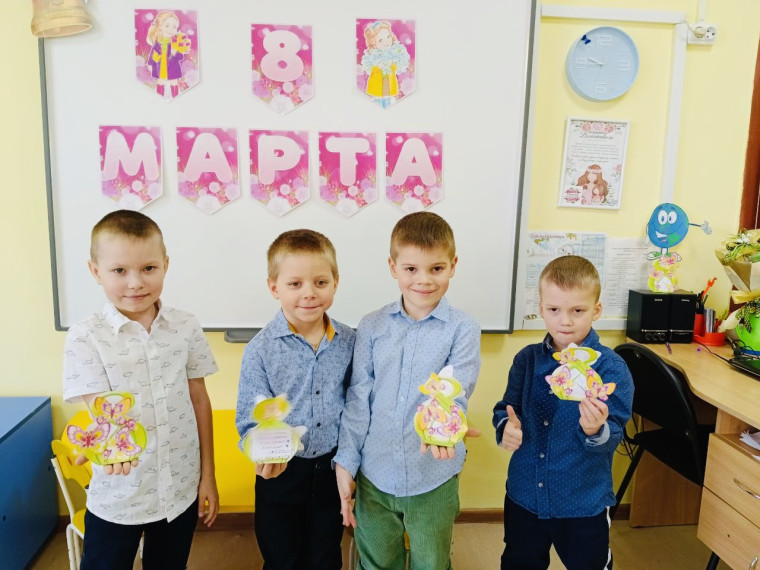 Творческие занятия "Подарки к 8 марта".