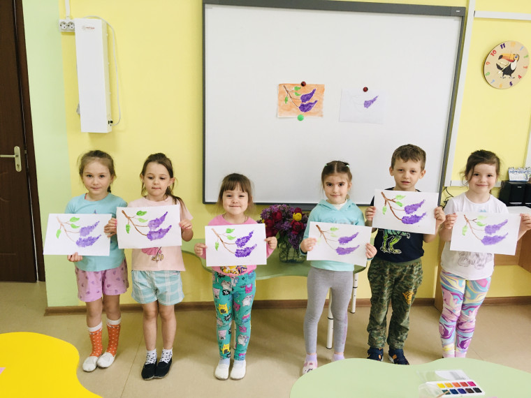 Занятие по рисованию "Ветка сирени".